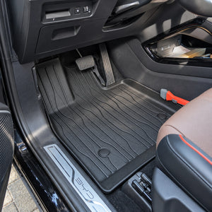 TPE all-weather automat in de bestuurdersruimte van de BYD Seal U met antislipprofiel en opstaande randen