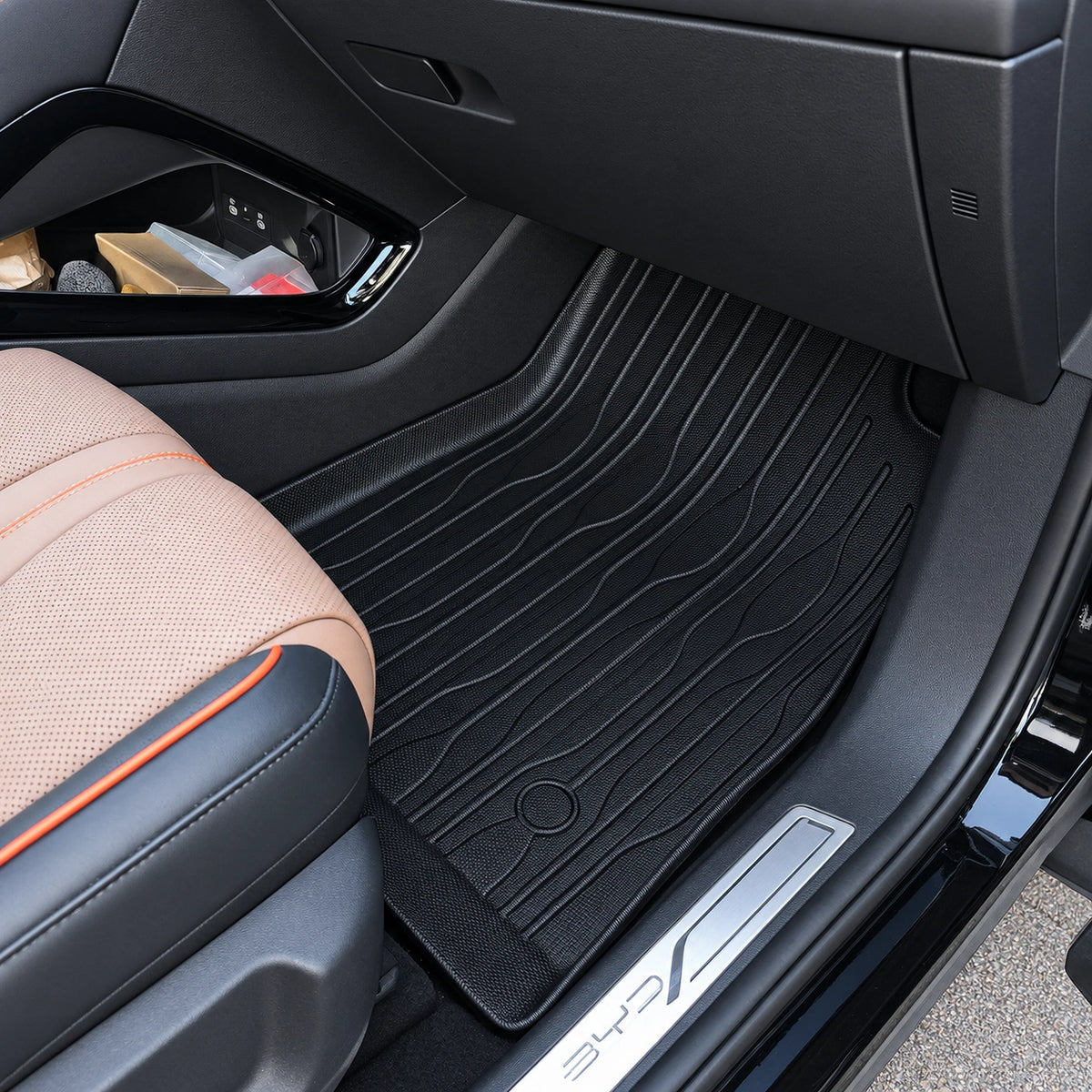 TPE all-weather automat in de bijrijdersruimte van de BYD Seal U met antislipprofiel en opstaande randen