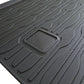 Detailopname van de TPE-kofferbakmat met slijtvaste antislipstructuur en aanduiding van de plaats van de hendel van de onderliggende vloerplaat.